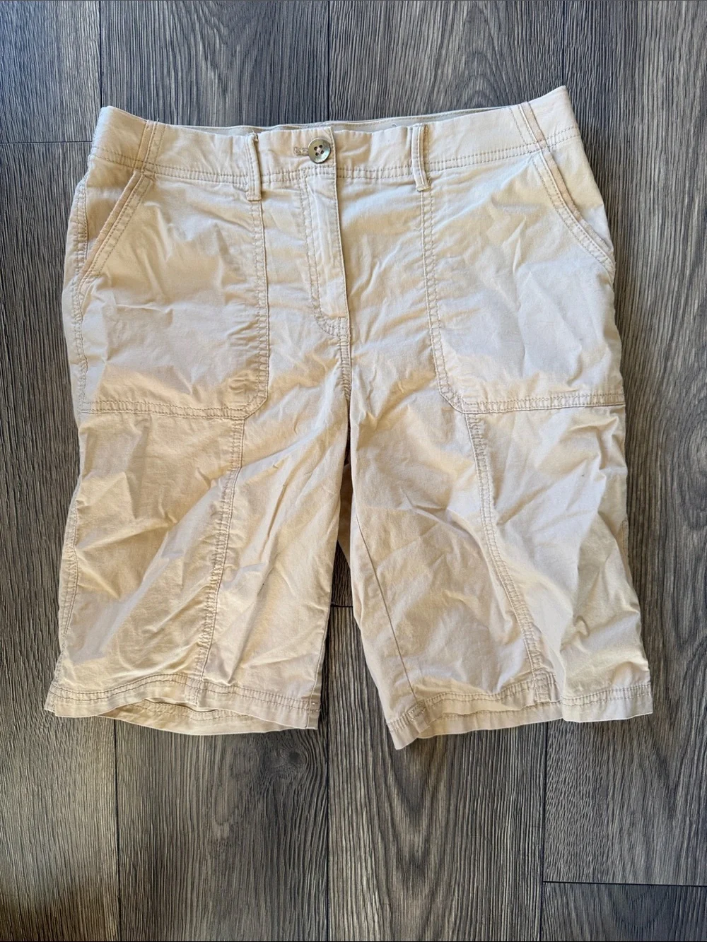 Chico’s Size 0 US 4 Beige Stretch Bermuda Shorts Cotton Spandex Mid Rise